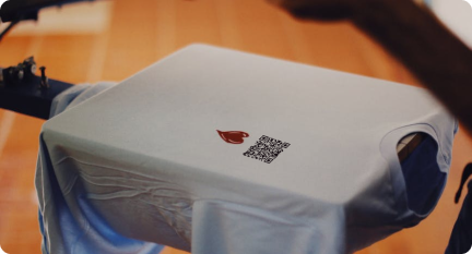 Tại sao nên sử dụng mã QR trên áo?
