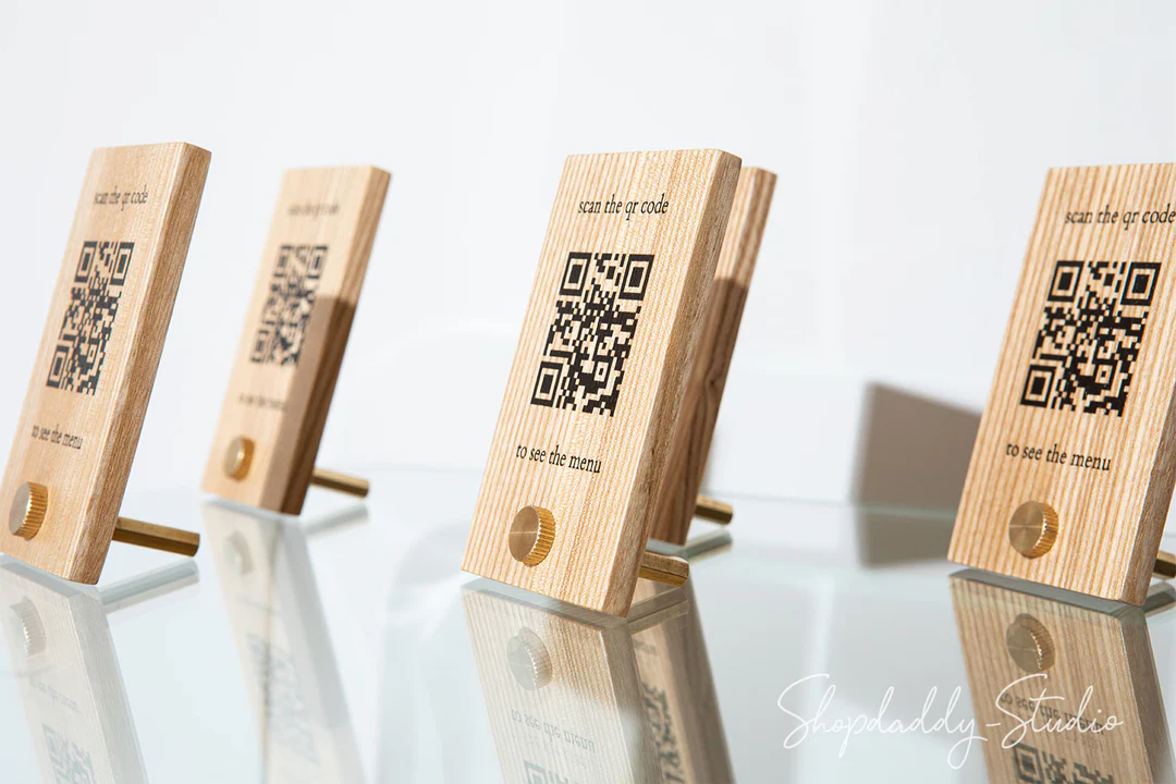 Mã QR trên gỗ